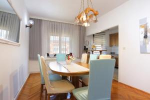 Apartments with a parking space Kastel Stafilic, Kastela - 15675