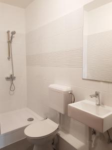 Apartments with a parking space Kastel Gomilica, Kastela - 15696