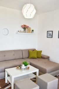 Apartments with a parking space Smrika, Kraljevica - 15700