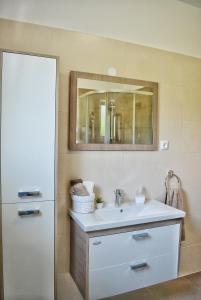 Apartments with a parking space Smrika, Kraljevica - 15700