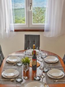 Apartments with a parking space Smrika, Kraljevica - 15700