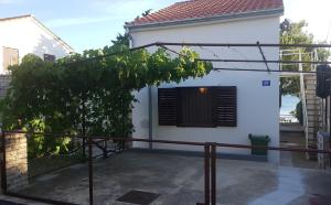 Apartments by the sea Bibinje, Zadar - 15707 