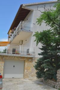 Apartments with a parking space Smrika Kraljevica 15709