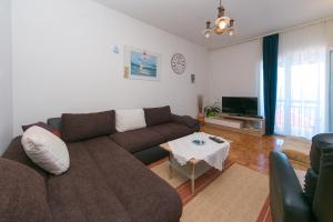 Apartments by the sea Brist, Makarska - 15714