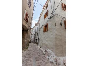 Apartments with WiFi Vrbnik, Krk - 15721 