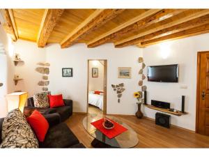 Apartments with WiFi Vrbnik, Krk - 15721