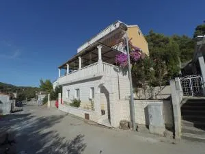 Apartments by the sea Brna, Korcula - 15730 - Smokvica