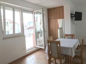 Apartments with a parking space Podstrana, Split - 15743