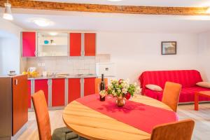 Apartments by the sea Vrbnik, Krk - 15754