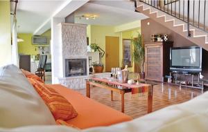 Three-Bedroom Holiday Home  room in Family friendly house with a swimming pool Posedarje Novigrad - 15785
