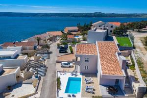 Seaside luxury villa with a swimming pool Posedarje, Novigrad - 15961 