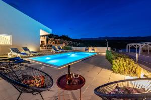 Seaside luxury villa with a swimming pool Posedarje, Novigrad - 15961 