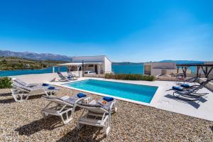 Seaside luxury villa with a swimming pool Posedarje, Novigrad - 15961 