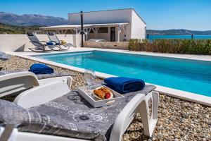 Seaside luxury villa with a swimming pool Posedarje, Novigrad - 15961