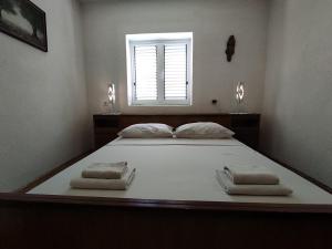 Apartments by the sea Trpanj, Peljesac - 15995