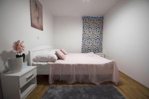 Family friendly apartments with a swimming pool Klis, Split - 16005