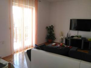 Apartments with a parking space Kastel Novi, Kastela - 16018