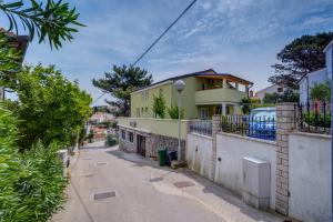 Apartments with a parking space Mali Losinj (Losinj) - 16019