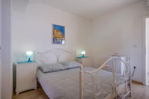 Apartments with a parking space Mali Losinj (Losinj) - 16019