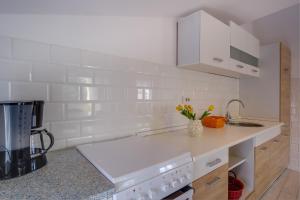 Apartments with a parking space Mali Losinj (Losinj) - 16019