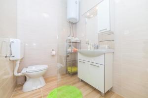 Apartments with WiFi Split - 16033