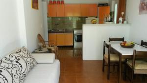 Apartments by the sea Tucepi, Makarska - 16037 