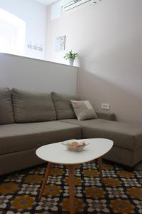 Apartments with WiFi Rijeka - 16026