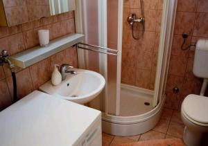 Holiday house with a parking space Zaostrog, Makarska - 16043