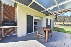 Ironbark Hill Villa 1 Tyrian - Broke
