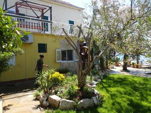 Apartment Blace 16068b