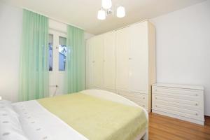 Apartments with WiFi Split - 16079