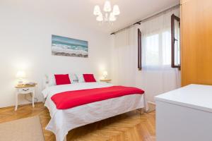 Two-Bedroom Apartment with Terrace room in Apartments with a parking space Kastel Stafilic Kastela - 16086