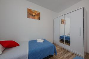 Apartments with a parking space Kastel Stari, Kastela - 16087