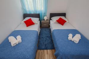 Apartments with a parking space Kastel Stari, Kastela - 16087