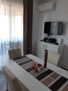 Apartments by the sea Pirovac, Sibenik - 16095