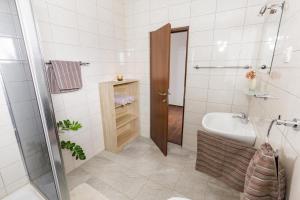 Holiday house with a swimming pool Smrika, Kraljevica - 16050