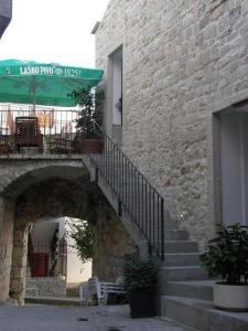 Apartments by the sea Brist, Makarska - 16098 