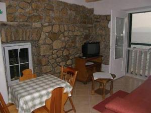 Apartments by the sea Brist, Makarska - 16098