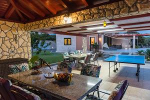 Seaside luxury villa with a swimming pool Cove Mihovilje, Pag - 16124 