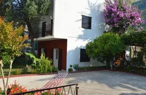 Apartments and rooms by the sea Podaca, Makarska - 16160 - Брист