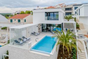 Seaside luxury villa with a swimming pool Sutivan, Brac - 16171 