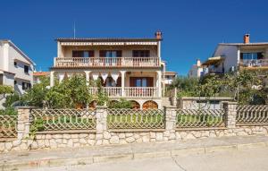 Apartments with parking space Cres - 16178