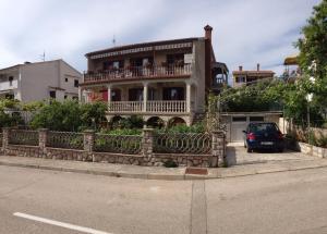 Apartments with a parking space Cres - 16178 