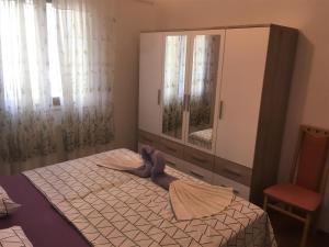 Apartments with parking space Cres - 16178