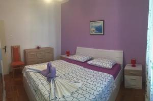 Apartments with parking space Cres - 16178