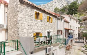 Apartments with parking space Omis - 16185