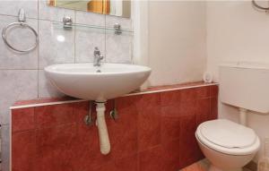 Apartments with parking space Omis - 16185