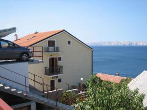 Apartments with a parking space Senj - 15376 