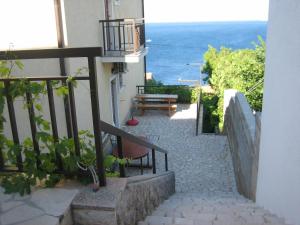 Apartments with a parking space Senj - 15376