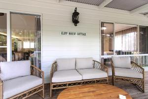 Cliff House Cottage - Modern Metung Retreat